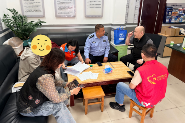 社区康复工作小组探讨后续管理措施.jpg